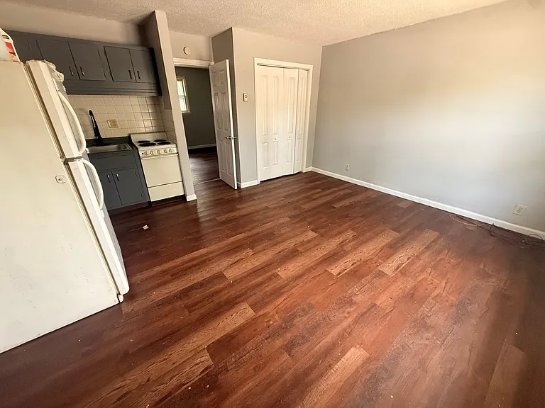 1301 W 14th St — Photo 2
