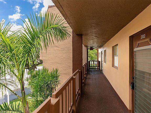 5th image of 9540 Sunrise Lakes Boulevard #202