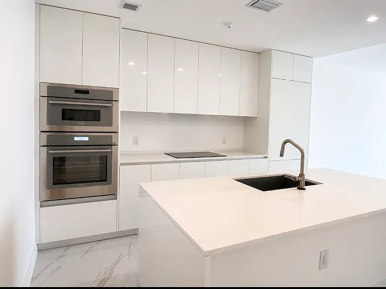 700 NE 24th St #1202 — Photo 2