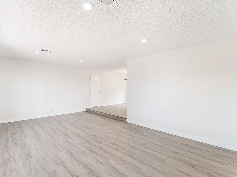 2108 Reynolds Ave — Photo 25