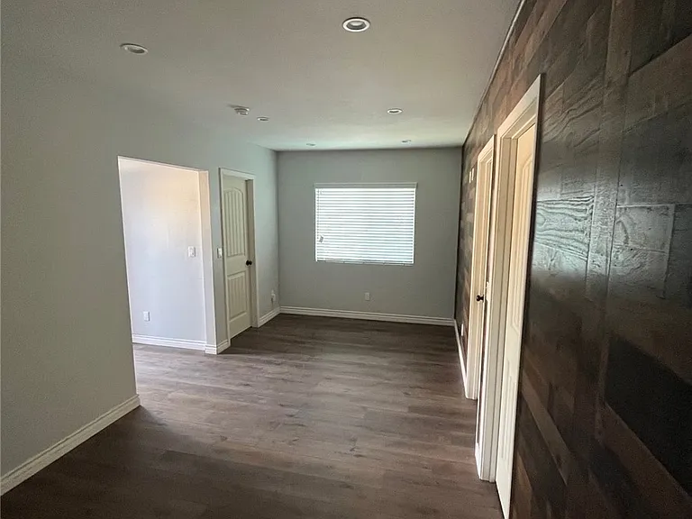 7239 Sterling Ave — Photo 4