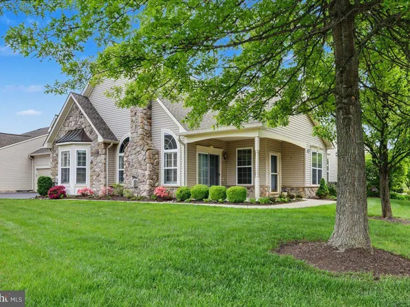 330 Pebble Beach Dr, Linfield, PA 19468