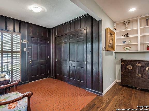 3rd image of 330 Alamo Heights Blvd