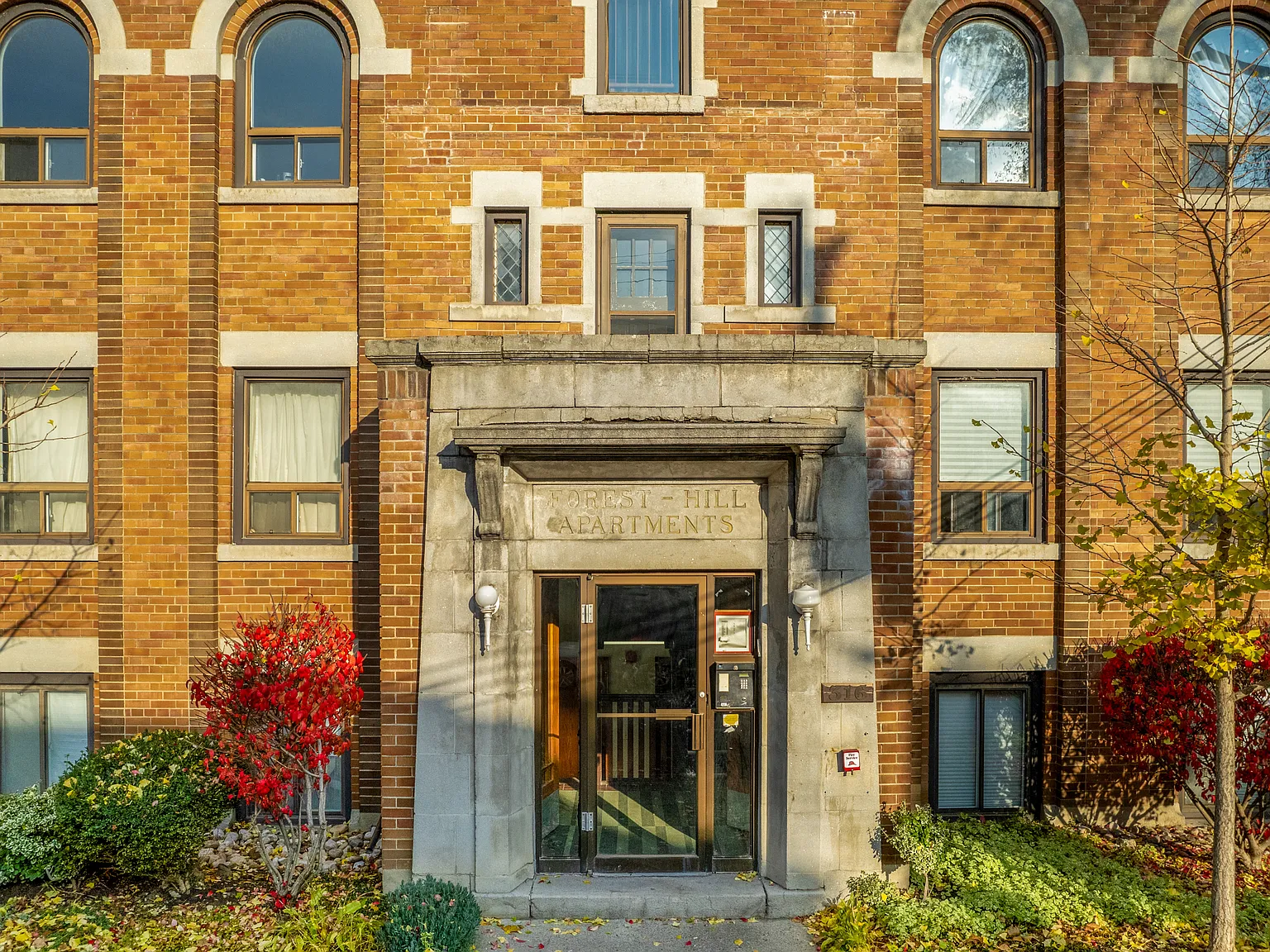316 Lonsdale — Photo 2