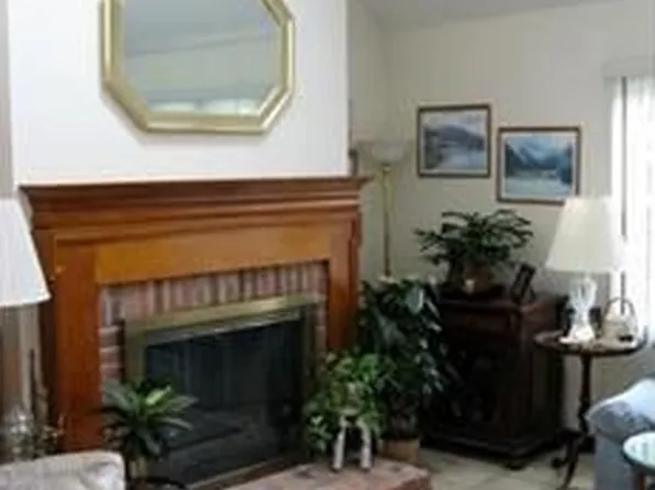 2 Willowbrook Cir, Monroe, CT 06468