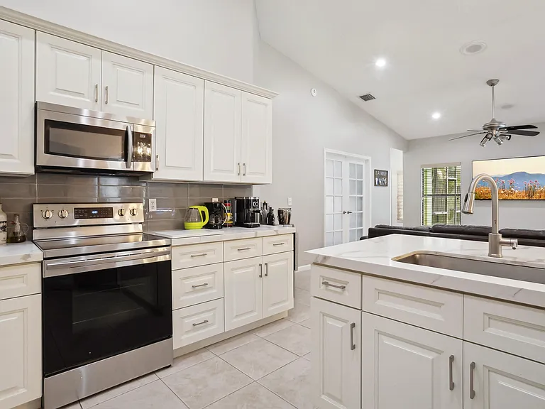 13823 Callington Dr — Photo 10