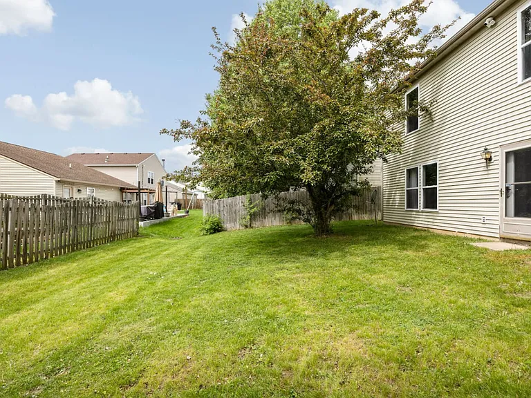 Fairmont Ln — Photo 42