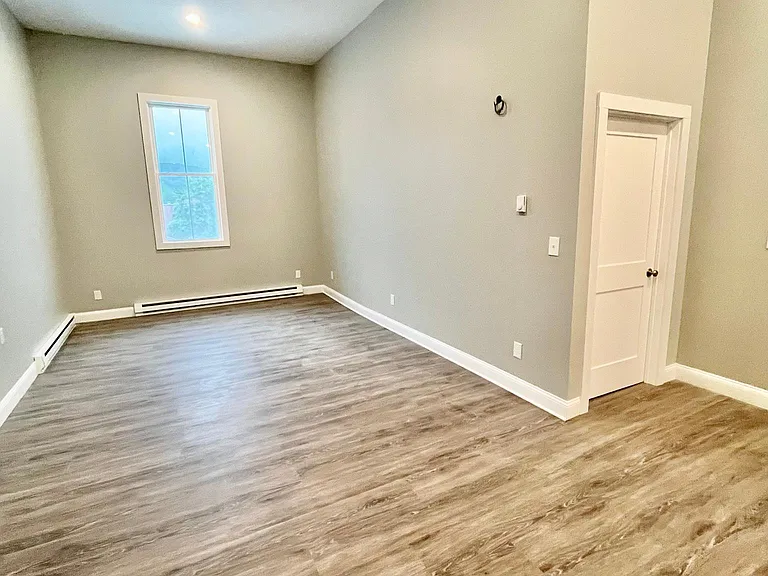 82 Main St #4 — Photo 2
