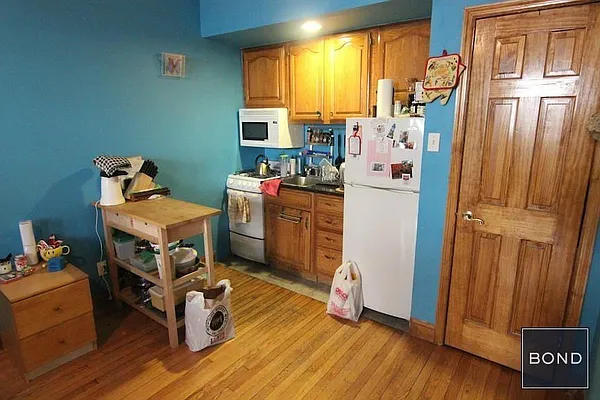 Rented by Bond New York | media 18