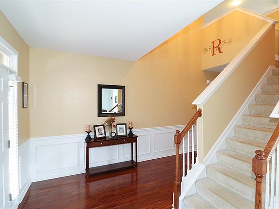 3rd image of 105 E Haven Ct