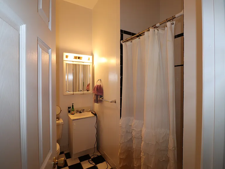 513 Bloomfield St #1 — Photo 2