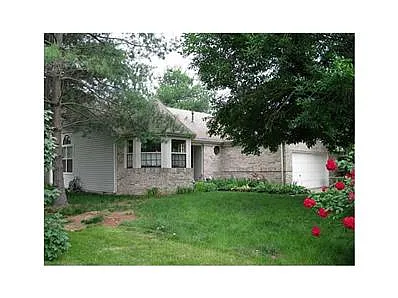 418 Village Blvd photo 1