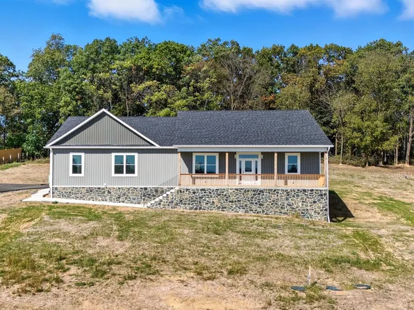 607 Slonaker Ln, Martinsburg, WV 25405