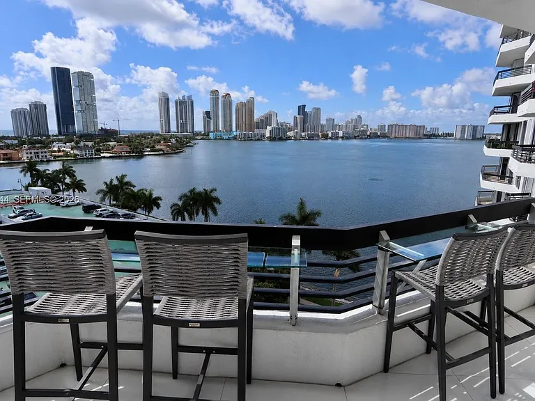 3600 Mystic Pointe Dr #1115 — Photo 27