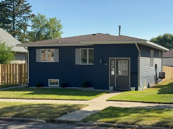 904 2nd St NE, Watertown, SD 57201
