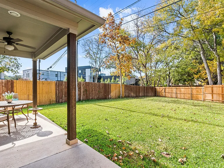 406 Foch St — Photo 33