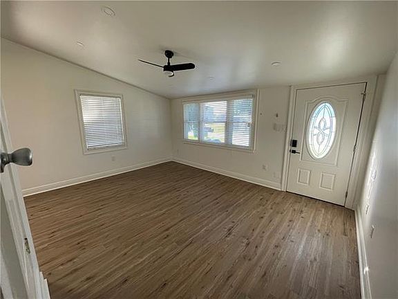 2nd image of 3204 California Ave