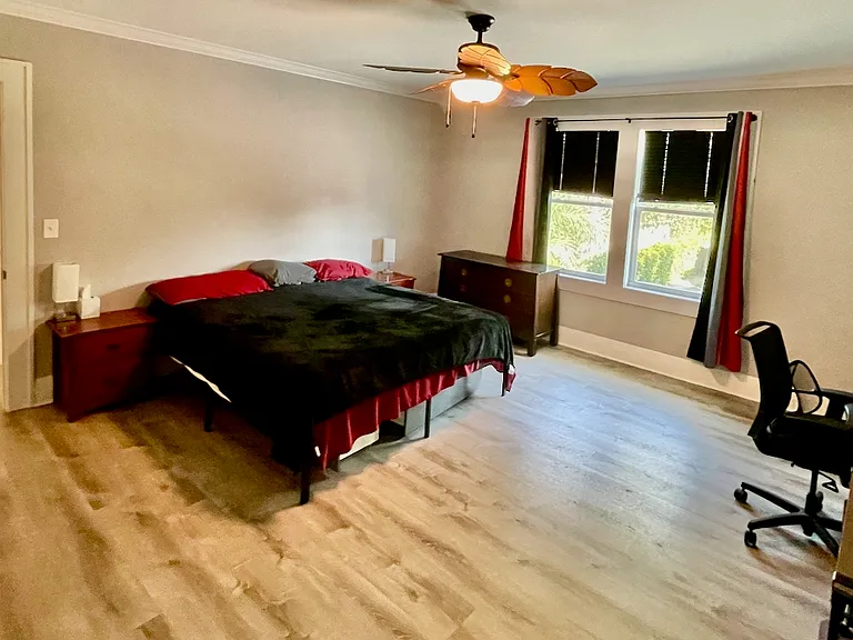803 E James St — Photo 37