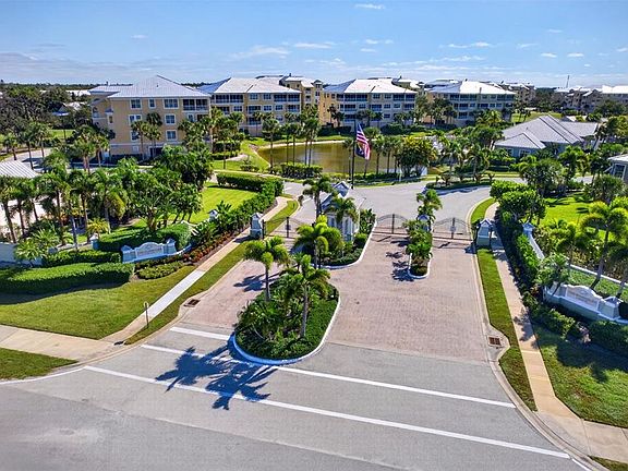 3rd image of 8561 AMBERJACK CIRCLE #302