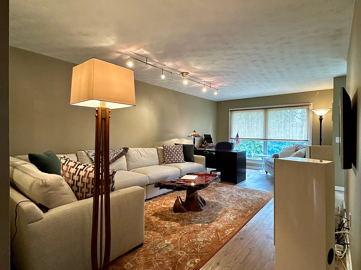 2 bed, 1800 sqft, $1,900 — Photo 2
