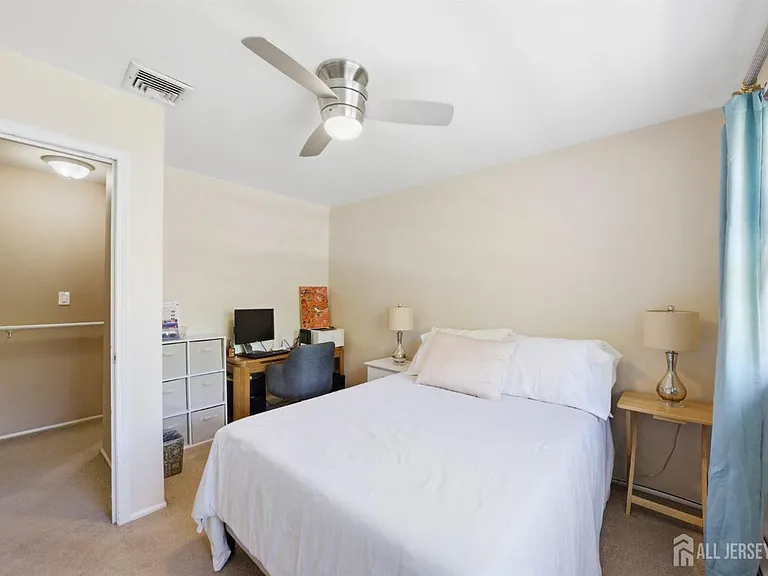 34 Ventnor Dr — Photo 15