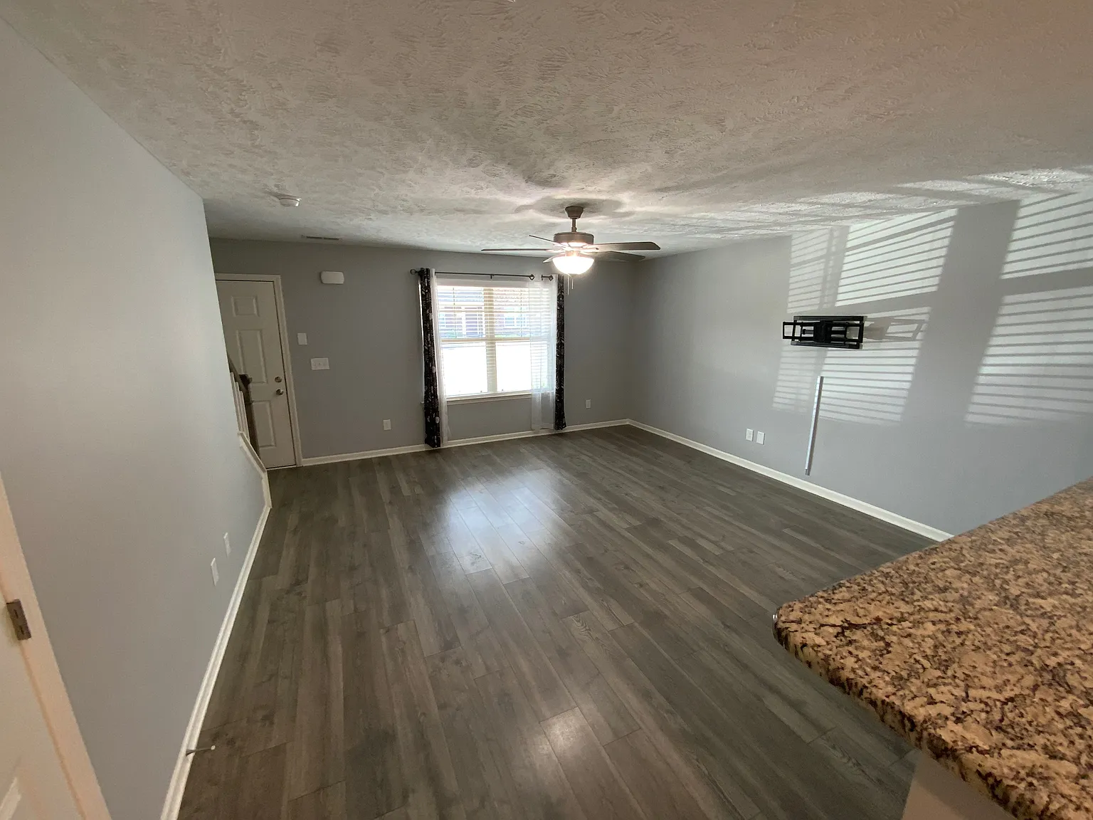 2 bed, 1255 sqft, $1,800 — Photo 4