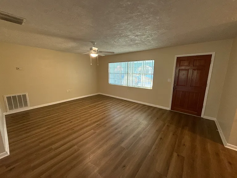 219 S Jefferson St — Photo 3