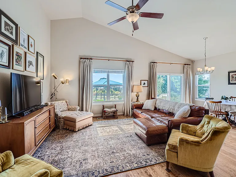 1705 Sandy Shore Ln — Photo 4