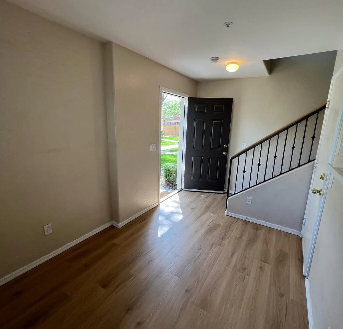 159 W Campbell Ct — Photo 2