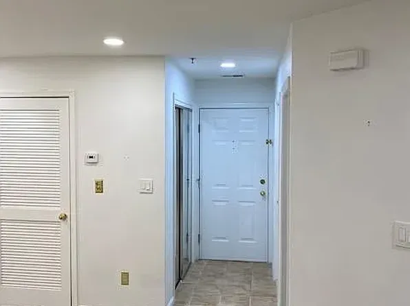 628 Waterford Dr, Edison, NJ 08817