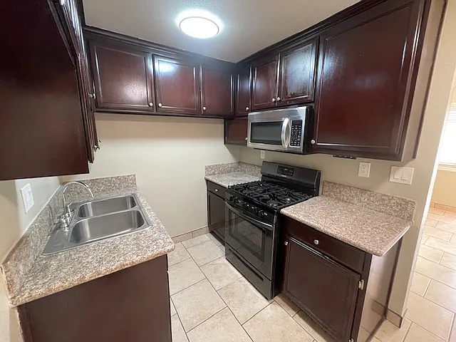 1333 W Stoneridge Ct #4 — Photo 5