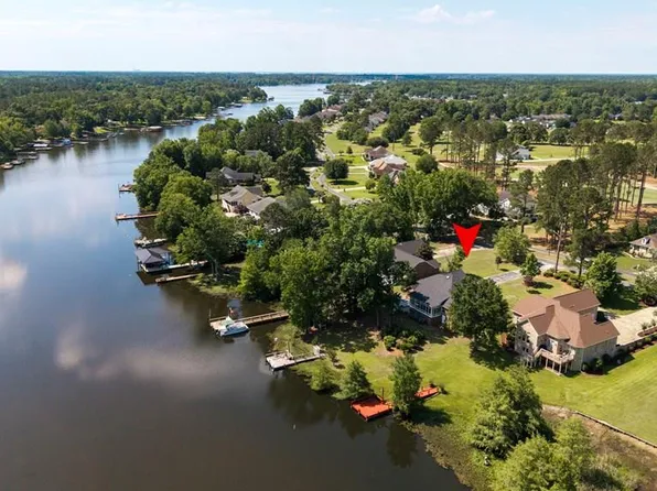 240 Plantation Dr, Manning, SC 29102