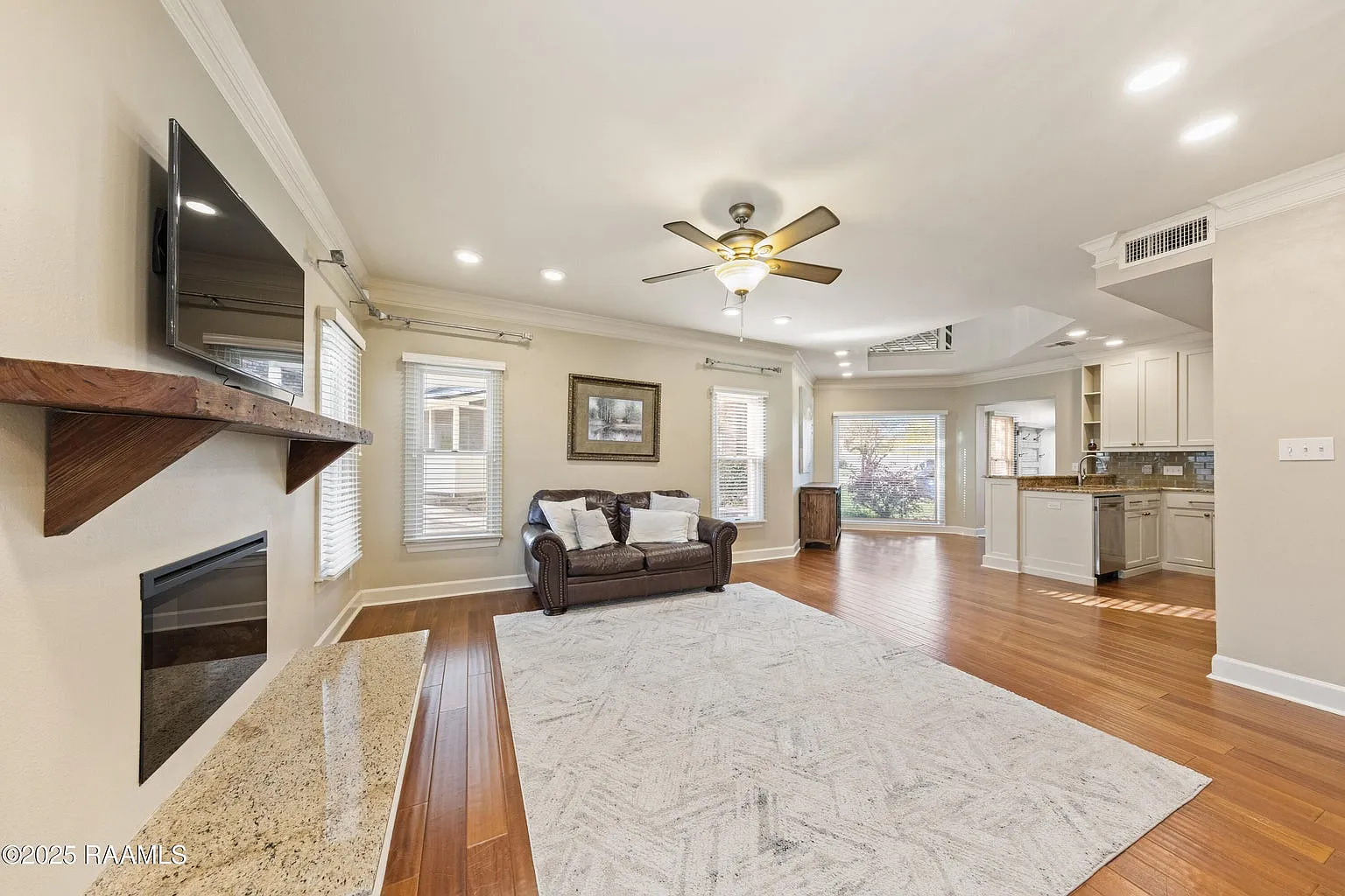 4 bed, 3.5 bath, 2520 sqft, $2,650 — Photo 3