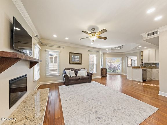 3rd image of 531 Esplanade Dr