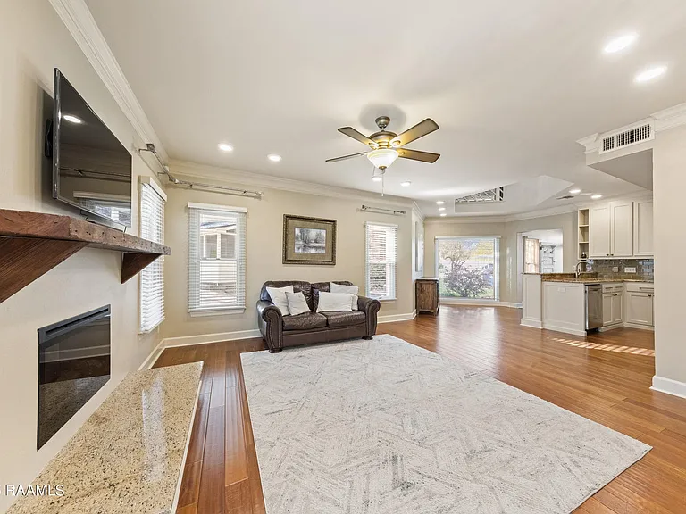 531 Esplanade Dr — Photo 3