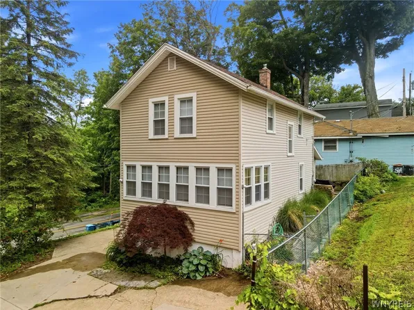 629 Seymour Ter, Angola, NY 14006