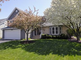 904 River Rd, Naperville, IL 60540