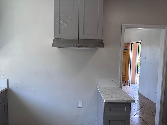 5th image of 1012 N Ditman Ave