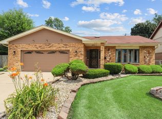 317 N Marcella Rd, Mount Prospect, IL 60056