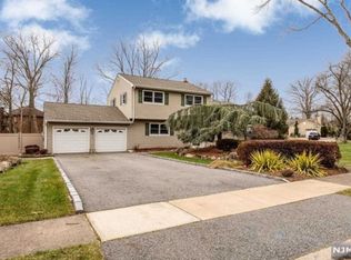 2 Lenox Rd, Wayne, NJ 07470