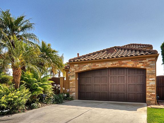 Spacious home in guarded gated community right on the Monarc