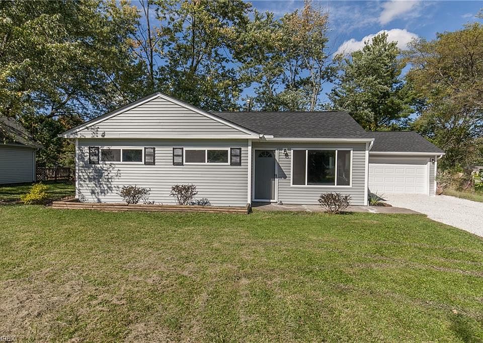 1st image of 3677 Applewood Dr