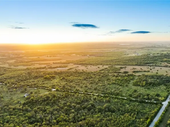 3575 Westwood Rd, Lockhart, TX 78644