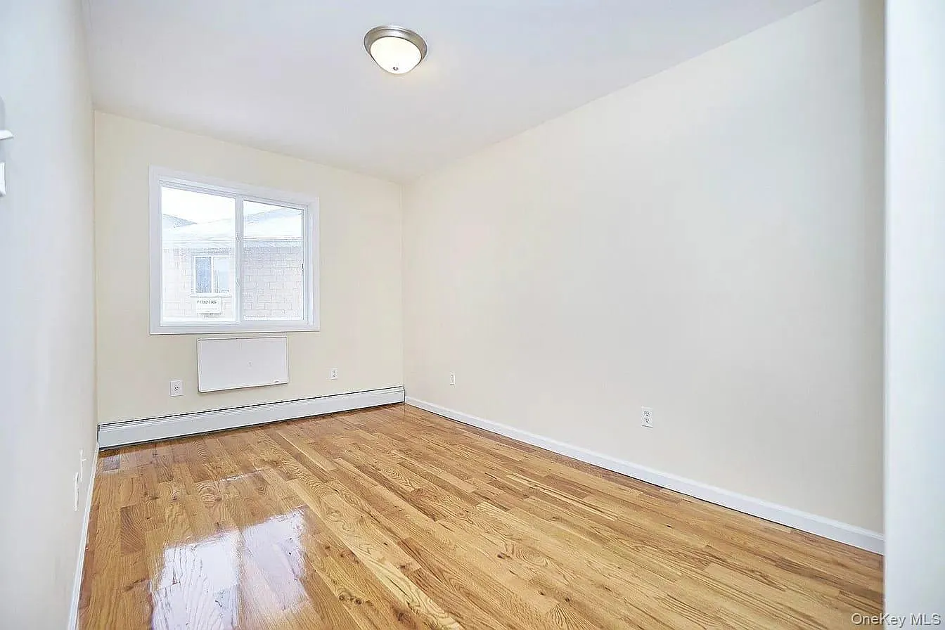 3 bed, 2.0 bath, 3294 sqft, $3,200 — Photo 2