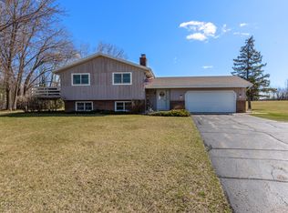 2944 Bogey Ln, Slinger, WI 53086