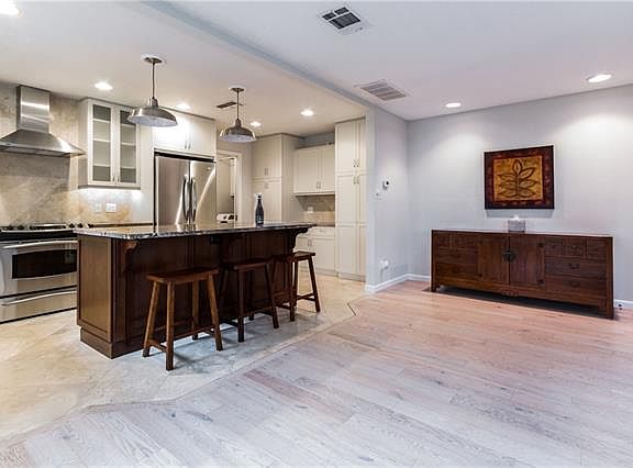 5th image of 11310 Spicewood Club Dr APT 22