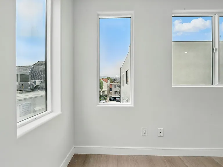 8234 Blackburn Ave #8236-1/2 — Photo 30