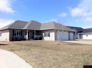 308 Woodhaven Ln, Mankato, MN 56001