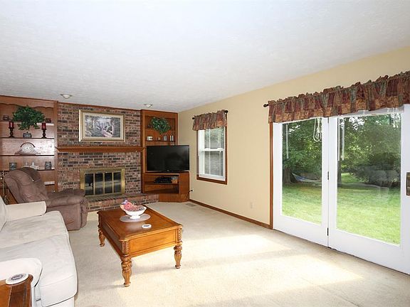 5th image of 8256 Eastdale Dr