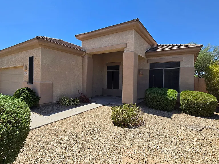 13588 W Alvarado Dr — Photo 2